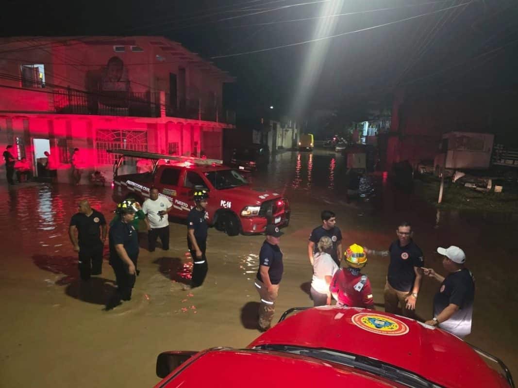 Lluvias en Puerto Vallarta: 42 casas inundadas y caos en vialidades