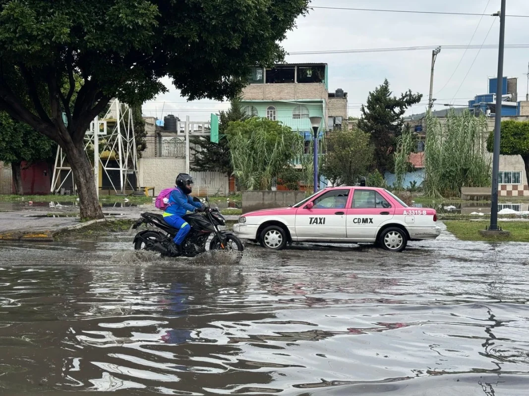 Lluvias inundan la CDMX y provocan alerta púrpura en la Gustavo A. Madero Lluvias inundan la CDMX y provocan alerta púrpura en la Gustavo A. Madero