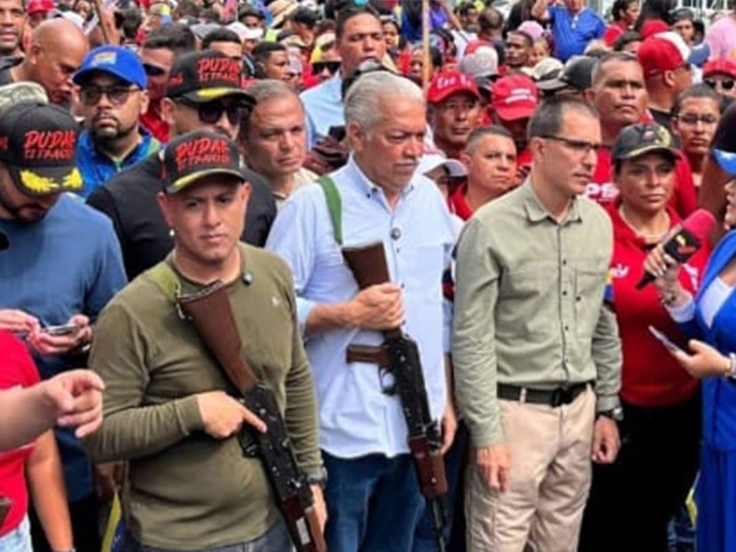 Maduro activa simulacro nacional en Venezuela ante posible guerra con EE.UU. Maduro activa simulacro nacional en Venezuela ante posible guerra con EE.UU.