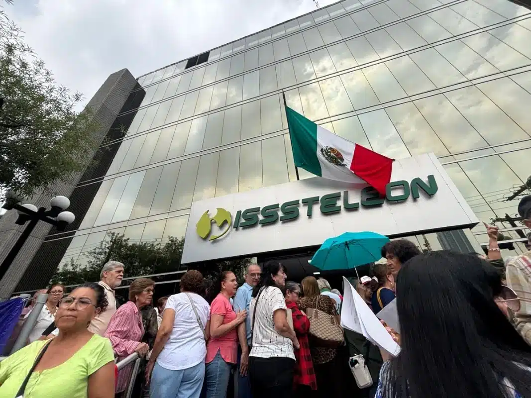 Maestros jubilados del SNTE en Nuevo León exigen retroactivo salarial del 6.46% Maestros jubilados del SNTE en Nuevo León exigen retroactivo salarial del 6.46%