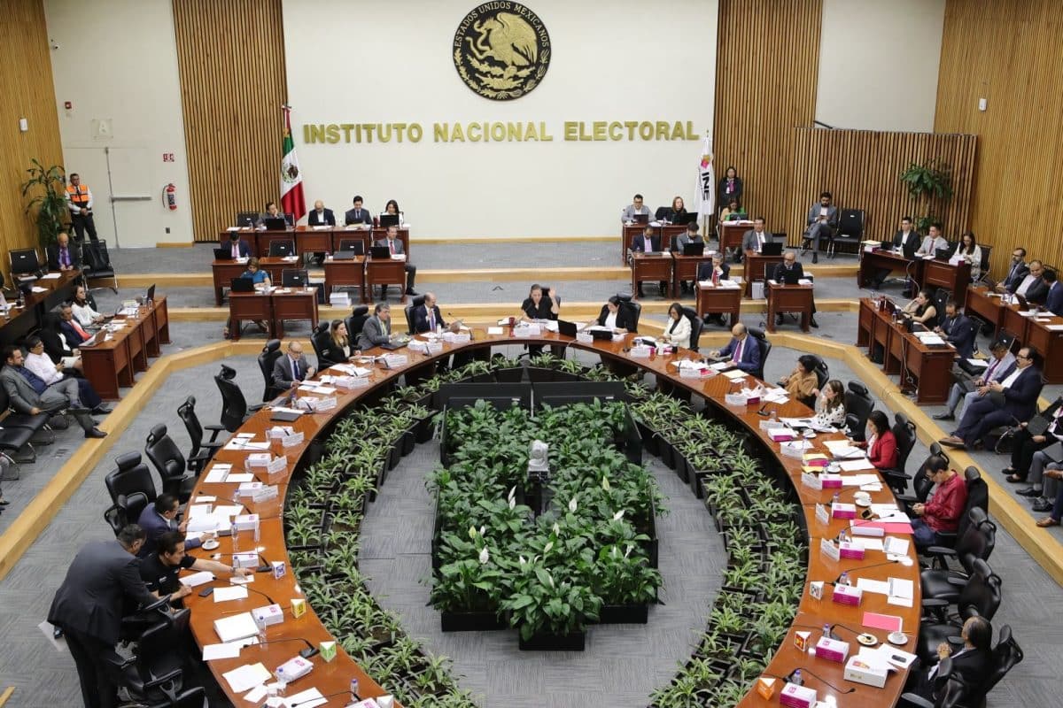 Morena pide retirar demanda contra consejeros del INE por revocación Morena pide retirar demanda contra consejeros del INE por revocación
