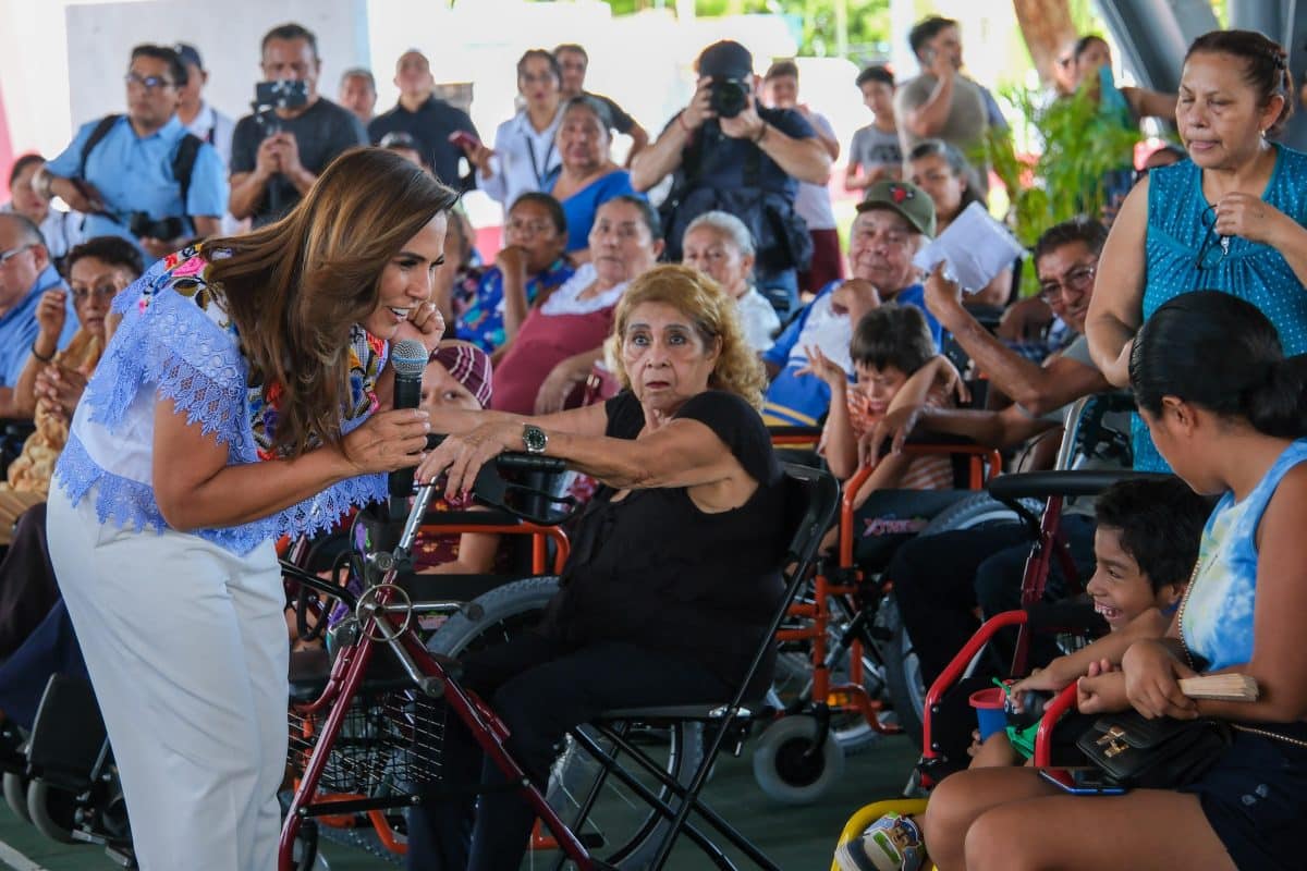 Mara Lezama entrega sillas de ruedas y apoyos que devuelven movilidad en Chetumal