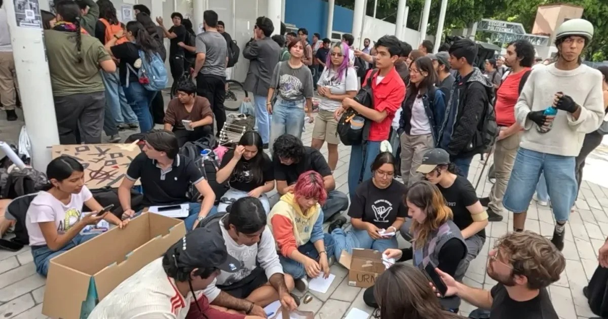 Paro general en la UdeG: alumnos denuncian represión y hostigamiento