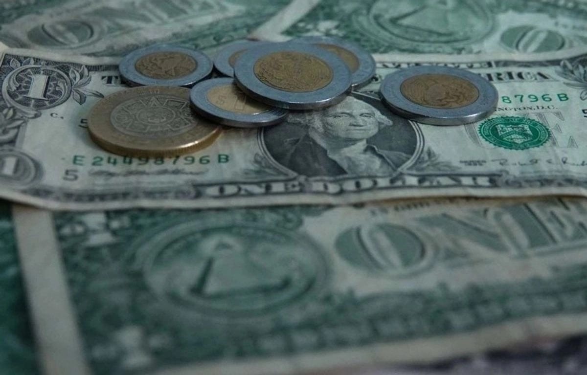 Peso mexicano abre con apreciación y cotiza en 18.62 por dólar