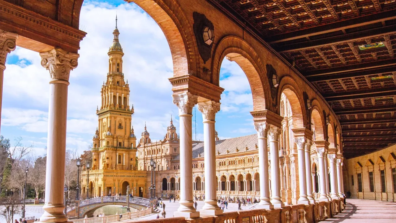 Plaza_de_España_en_Sevilla_España (1) Los 10 países más visitados del mundo en 2025