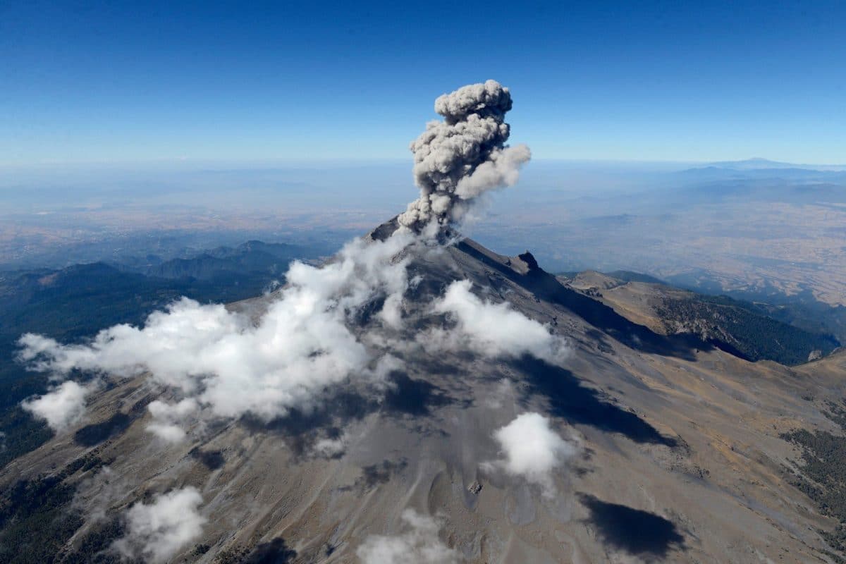Popocatépetl registra récord de exhalaciones en tres meses y más de 200 minutos de tremor