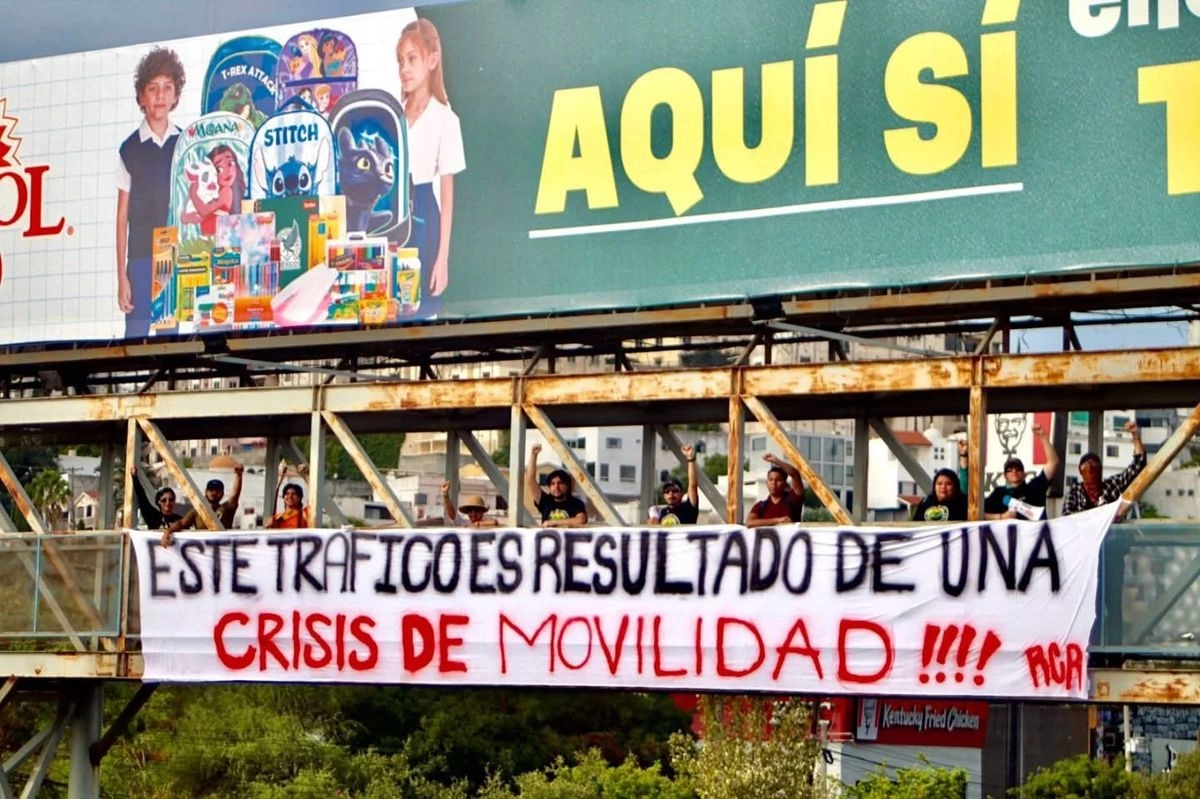 Protestan ciudadanos contra la crisis de movilidad en Nuevo León