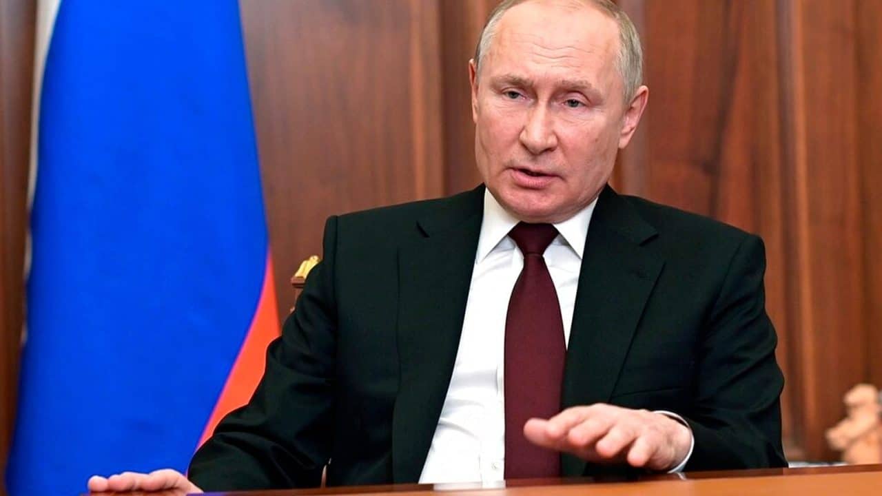 Putin amenaza con medidas militares si Rusia percibe riesgo occidental