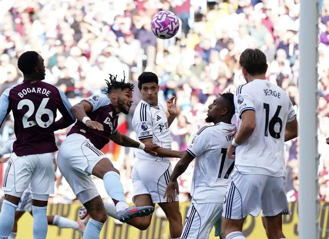 Raúl Jiménez marca con el Fulham y preocupa tras salir lesionado en la Premier League Raúl Jiménez marca con el Fulham y preocupa tras salir lesionado en la Premier League