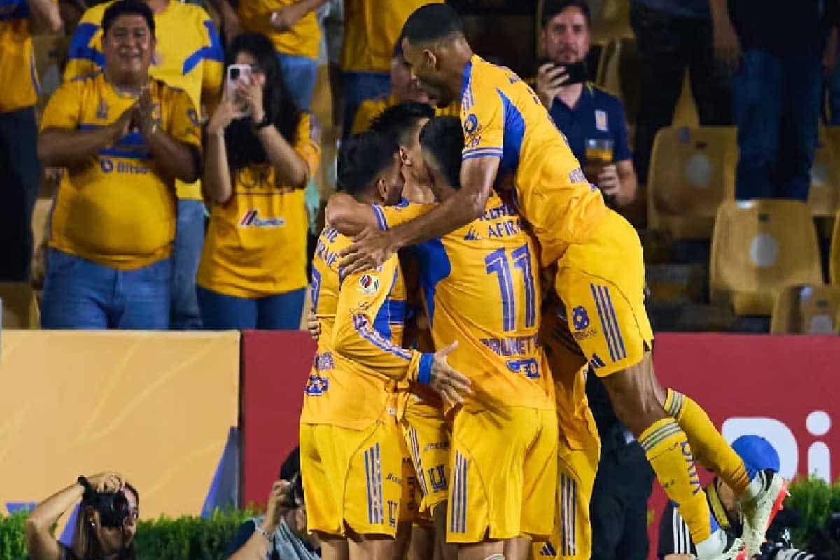Tigres vence 2-0 al Atlas con goles de Herrera y Lainez en el Volcán
