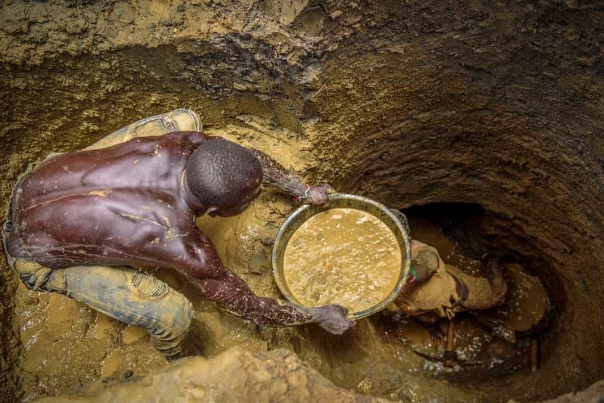 Tragedia en Nigeria 18 mineros mueren tras derrumbe en Zamfar Tragedia en Nigeria: 18 mineros mueren tras derrumbe en Zamfar