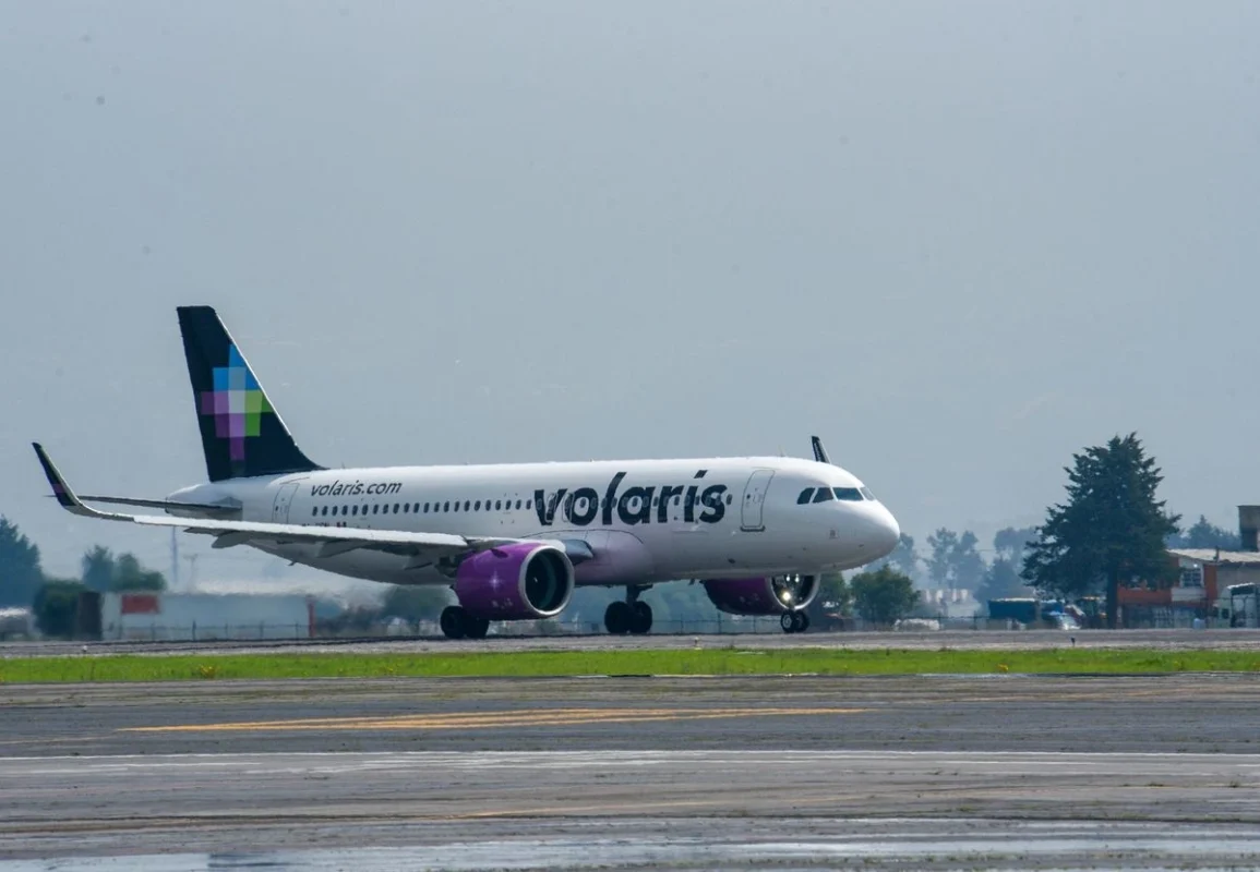 Vuelo Tijuana-La Paz de Volaris sufre falla de presurización y aterriza en Sonora