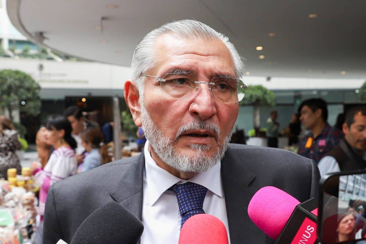 Adán Augusto López enfrenta acusaciones y reta a reportero en el Senado