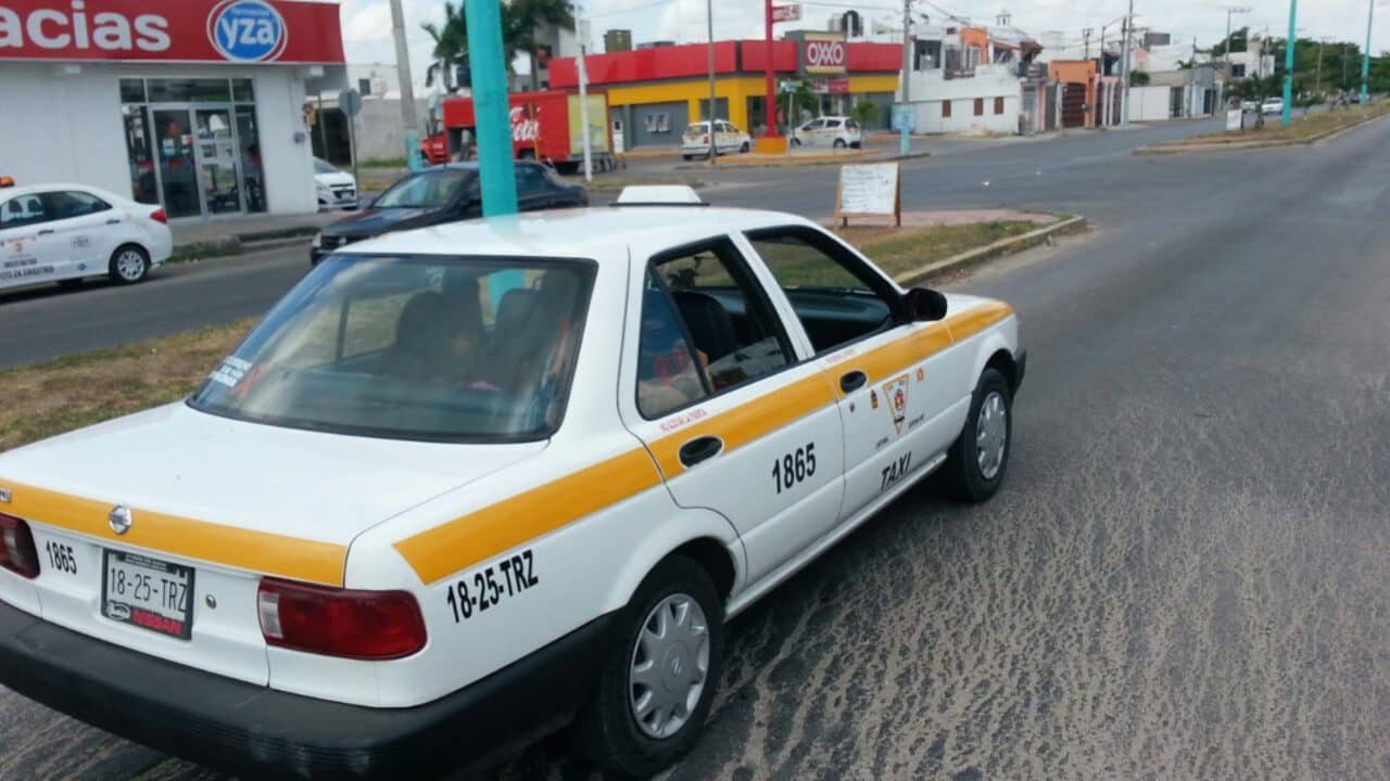 Buscan aumentar 9 pesos la tarifa a taxista y 2 pesos a combis en Chetumal