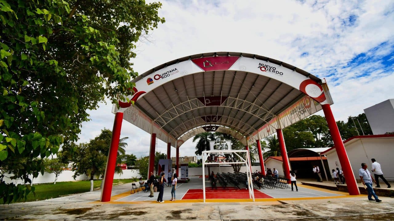 Primaria de Chetumal recibe domo entregado por Mara Lezama