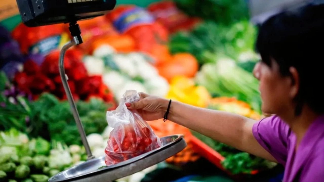 Mexicanos ven mejor su economía familiar, aunque siguen preocupados por precios