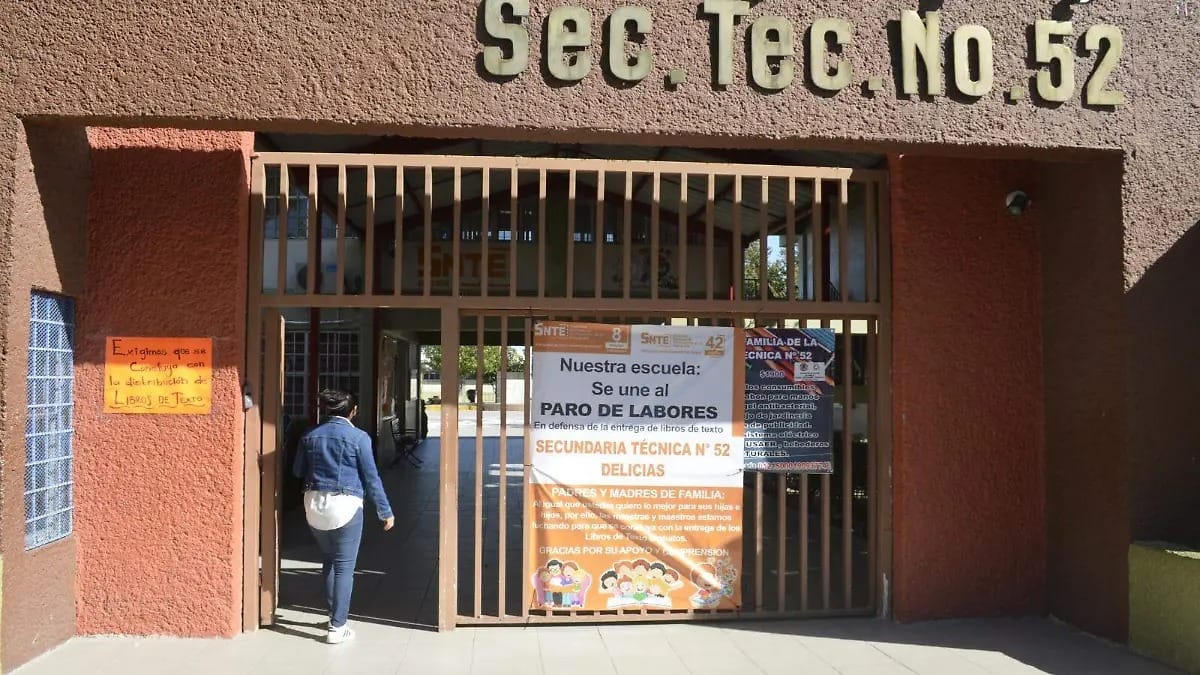 Alumna de secundaria apuñala a madre de familia en Chihuahua; Fiscalía investiga el caso