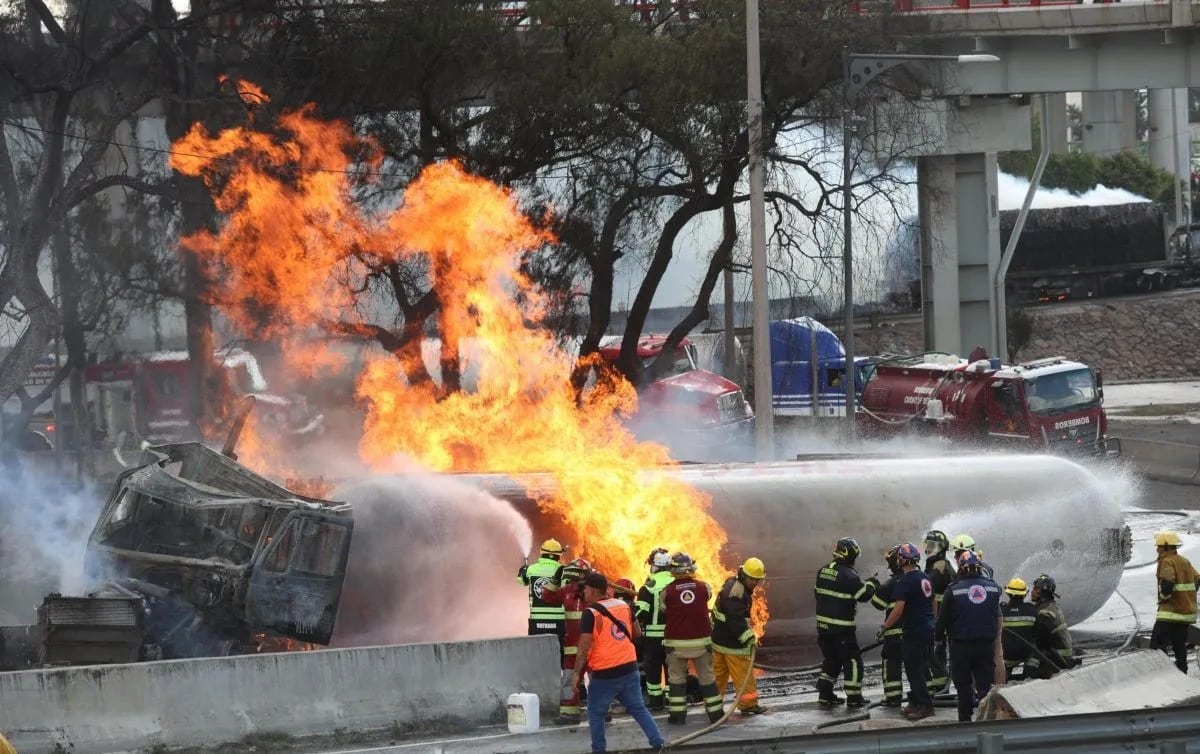 Se eleva a 22 muertos por explosión de pipa en Iztapalapa