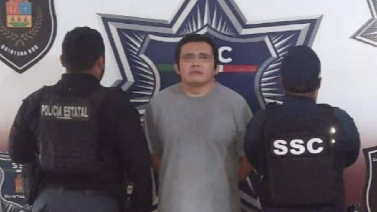 Detienen a hombre agresivo en Nichupté; lo vinculan a robos en un Oxxo