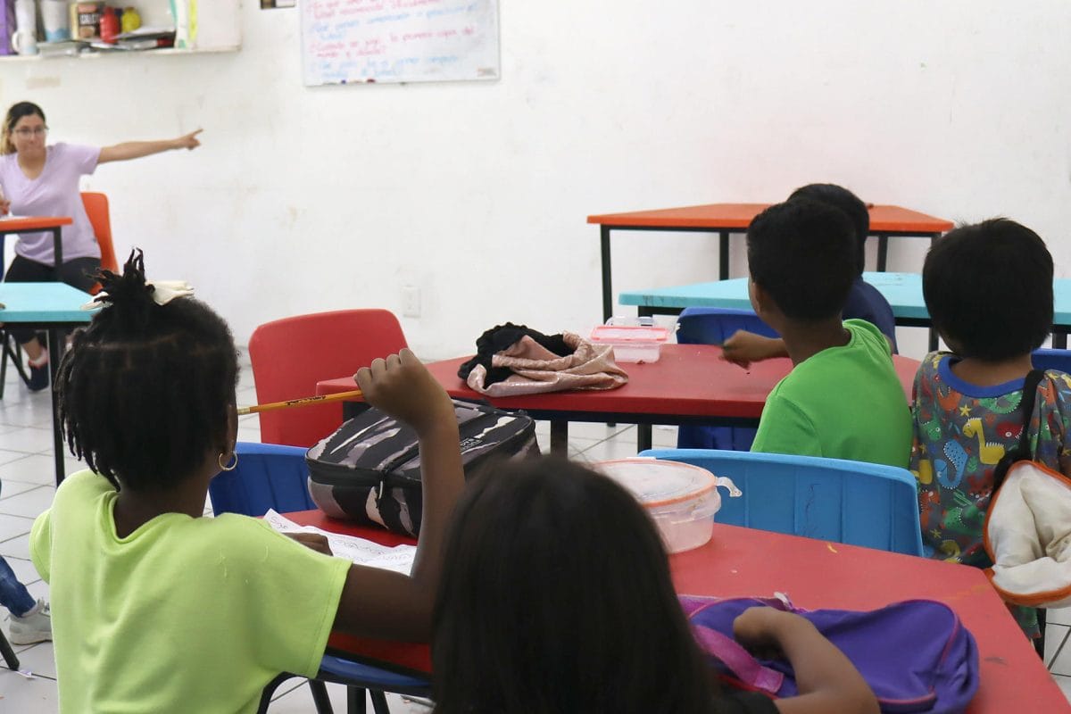 Escuela sin fronteras: niños migrantes inician clases en Tapachula