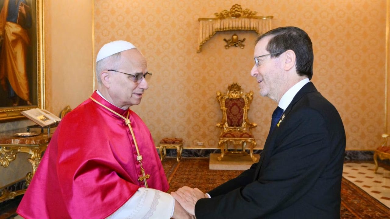 Papa León XIV recibe al presidente de Israel y aborda crisis en Gaza