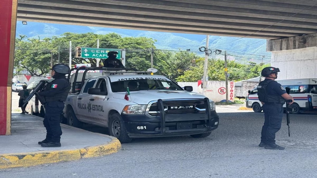 queman_camioneta_pasajeros Queman camioneta con pasajeros en Chilpancingo; piden apoyo federal