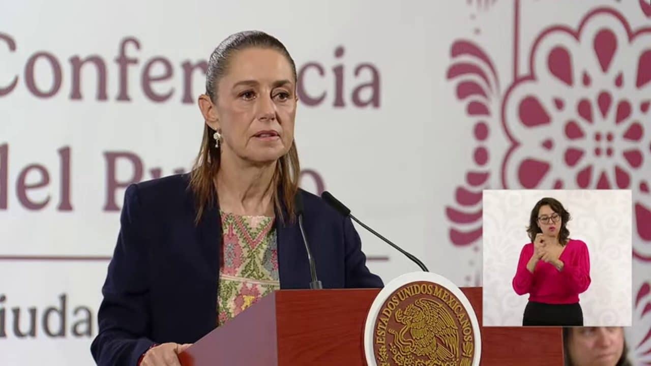 Sheinbaum anuncia plan para erradicar desabasto de medicamentos en Pemex