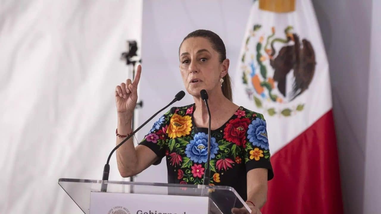 Sheinbaum critica sexenios PRI y PAN: “36 años de tristeza para México”