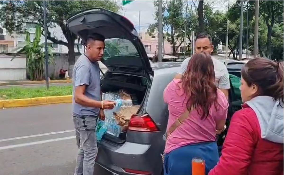 trabajor_imss_victimas_pipa Solidaridad en acción: Trabajador del IMSS entrega alimentos a afectados por pipa en CDMX
