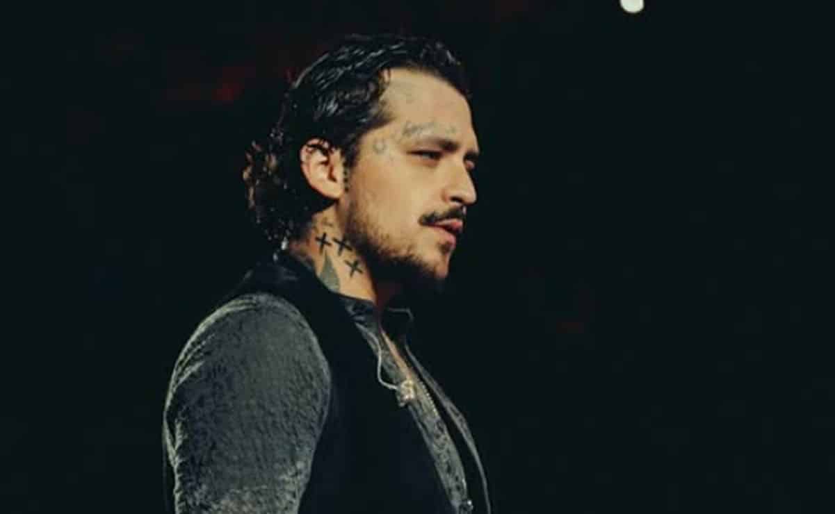 Universal Music lleva a audiencia a Nodal y familia por contratos falsos ¿riesgo de cárcel?