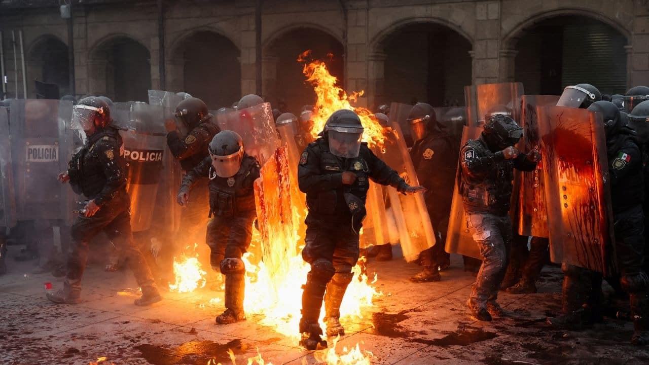 16 policías siguen hospitalizados tras marcha del 2 de octubre SSC 16 policías siguen hospitalizados tras marcha del 2 de octubre: SSC