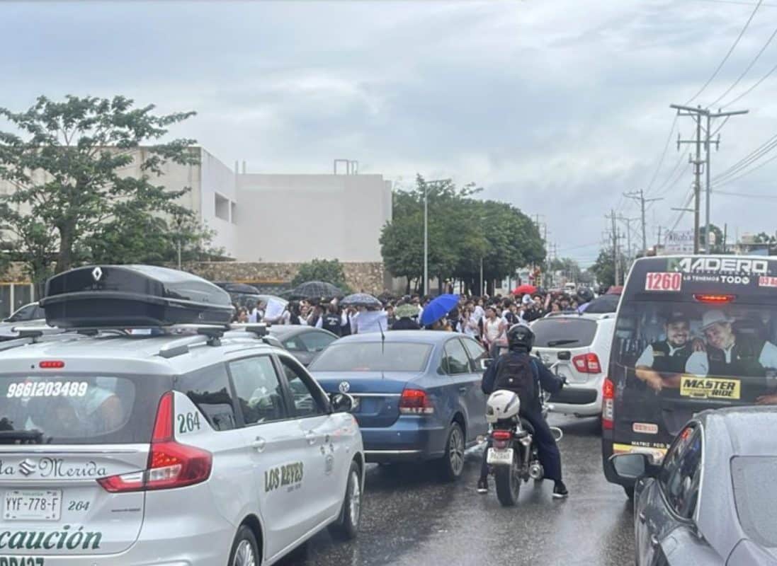 Bloquean calle 50 por falta de seguridad vial Bloquean calle 50 por falta de seguridad vial