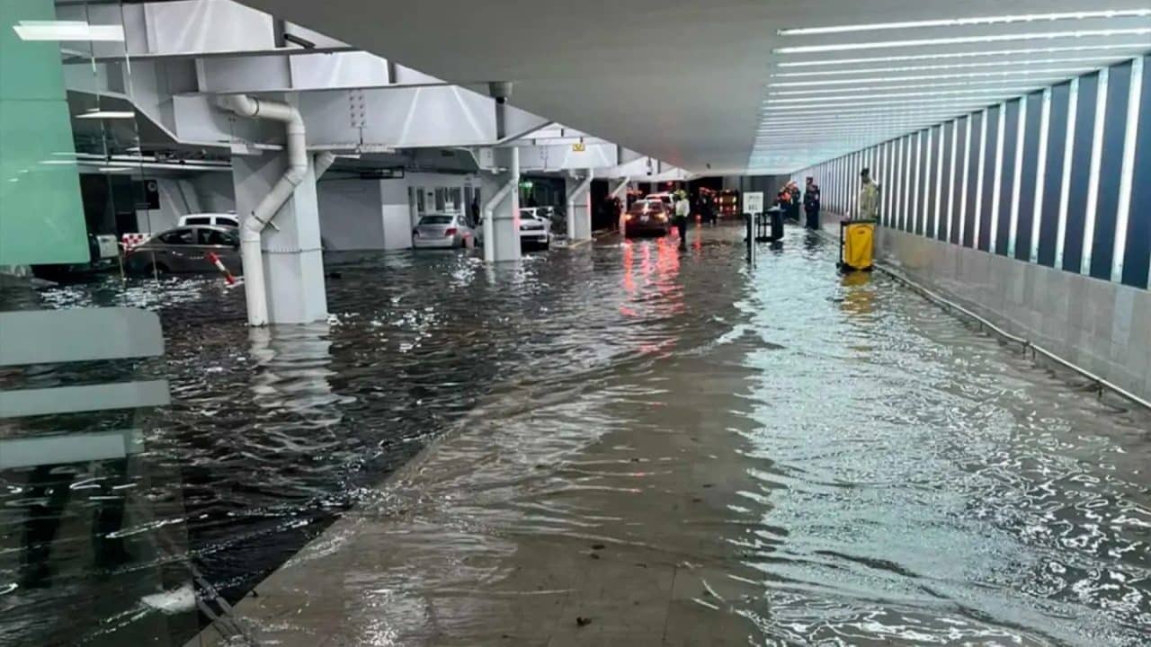 AICM opera con cárcamos al 60% en medio de intensas lluvias en CDMX AICM opera con cárcamos al 60% en medio de intensas lluvias en CDMX