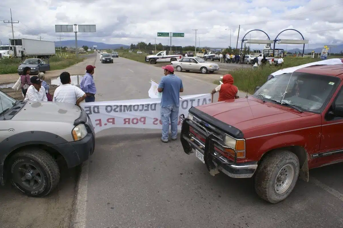 Agricultores cumplen 48 horas bloqueando la autopista Arco Norte
