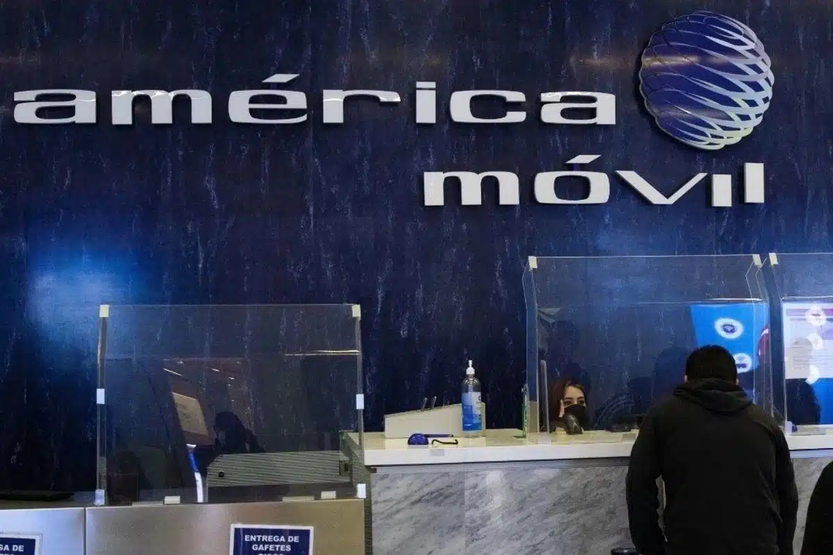 América Móvil triplica sus utilidades en un año gracias a servicios móviles