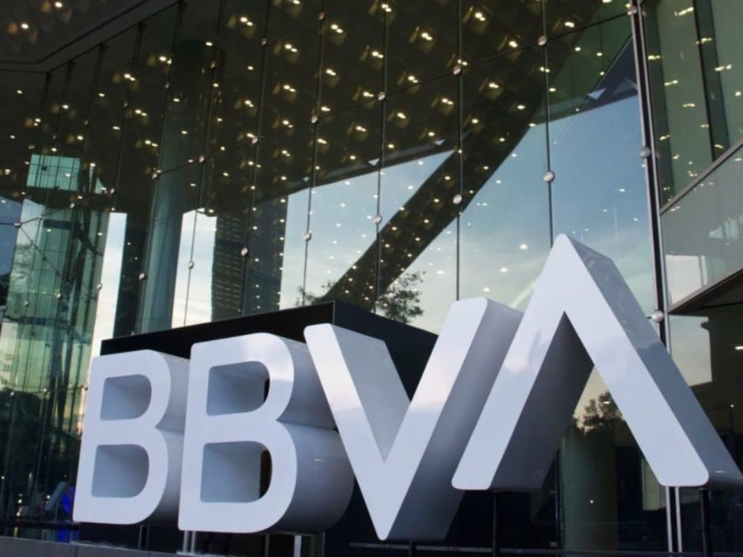 BBVA sufre falla en su plataforma central y afecta a millones de clientes