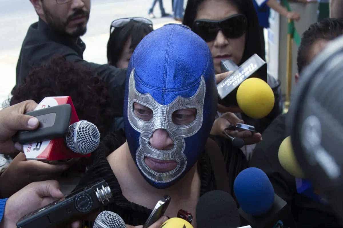 Blue Demon Jr. sufre accidente automovilístico y está en terapia intensiva Blue Demon Jr. sufre accidente automovilístico y está en terapia intensiva