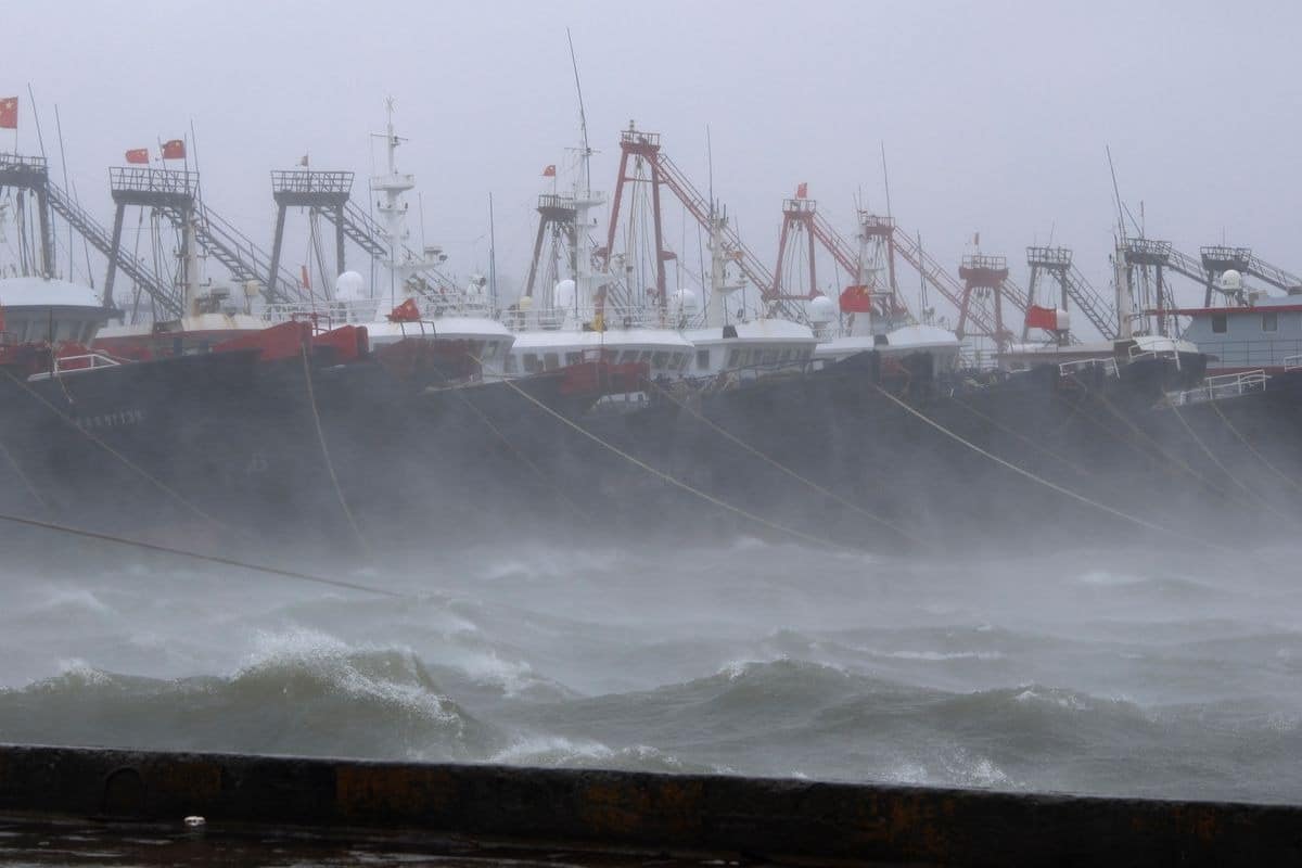 China evacúa a 347 mil personas por el paso del potente tifón Matmo