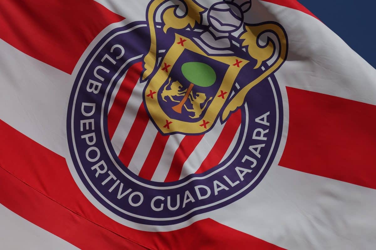 Chivas define su prioridad: fichar un defensa central para 2026