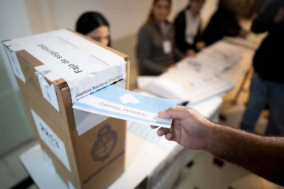 Cierra votación en Argentina con baja participación y alta expectativa