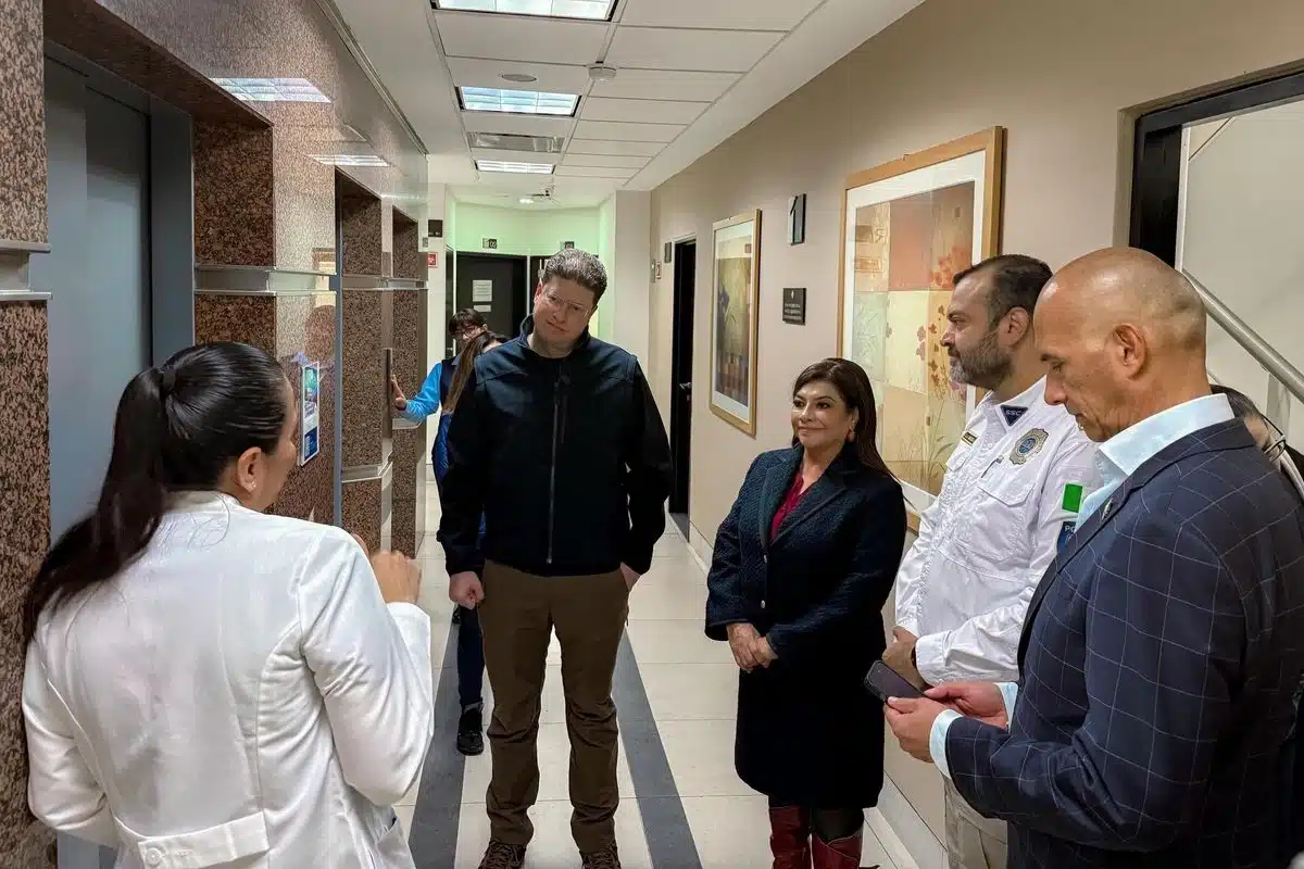 Clara Brugada visita a policías lesionados tras la marcha del 2 de octubre