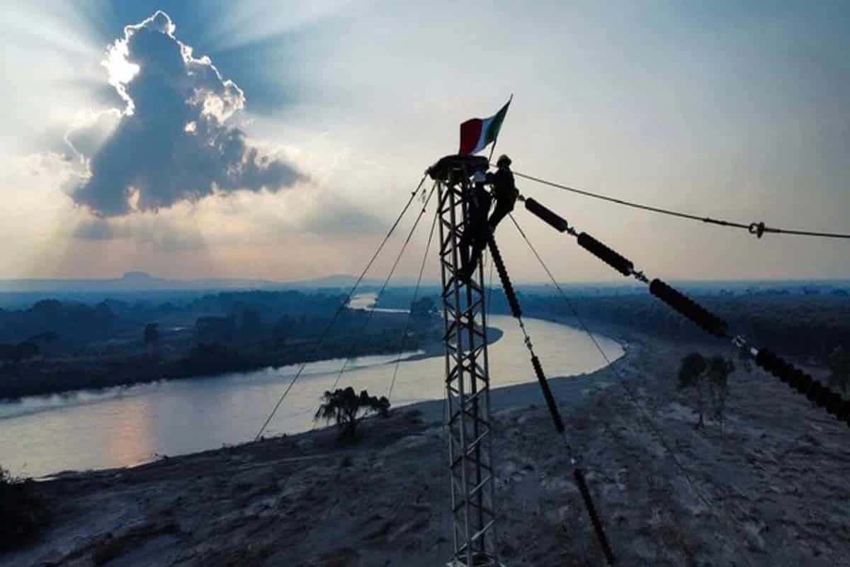 Claudia Sheinbaum celebra el restablecimiento del 99.75% del servicio eléctrico