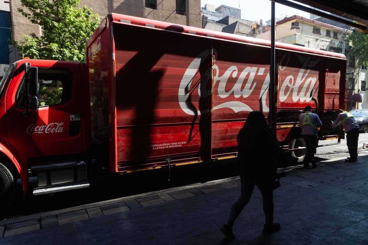 Coca-Cola acuerda con Salud reducir azúcar y precios de bebidas light