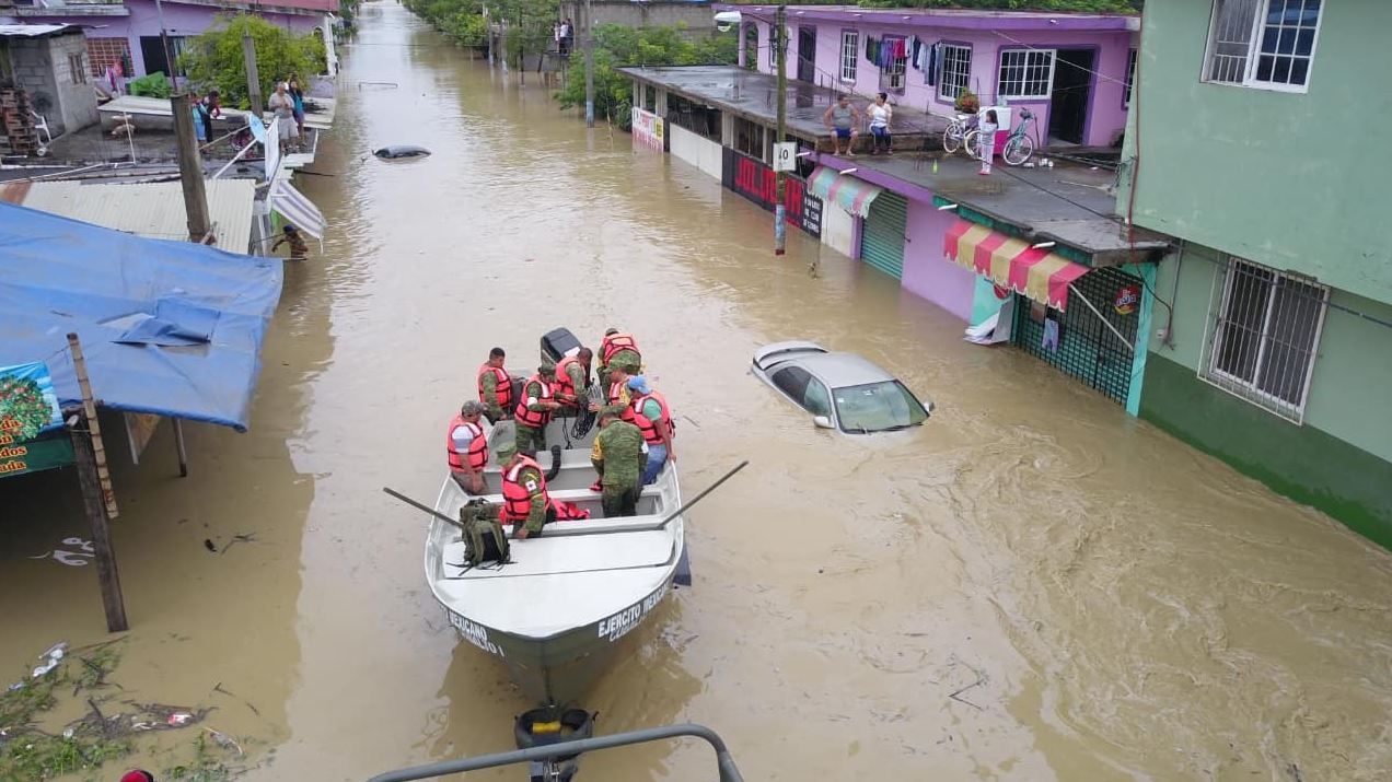 Damnificados de Poza Rica denuncian contaminación por hidrocarburos tras inundaciones Damnificados de Poza Rica denuncian contaminación por hidrocarburos tras inundaciones