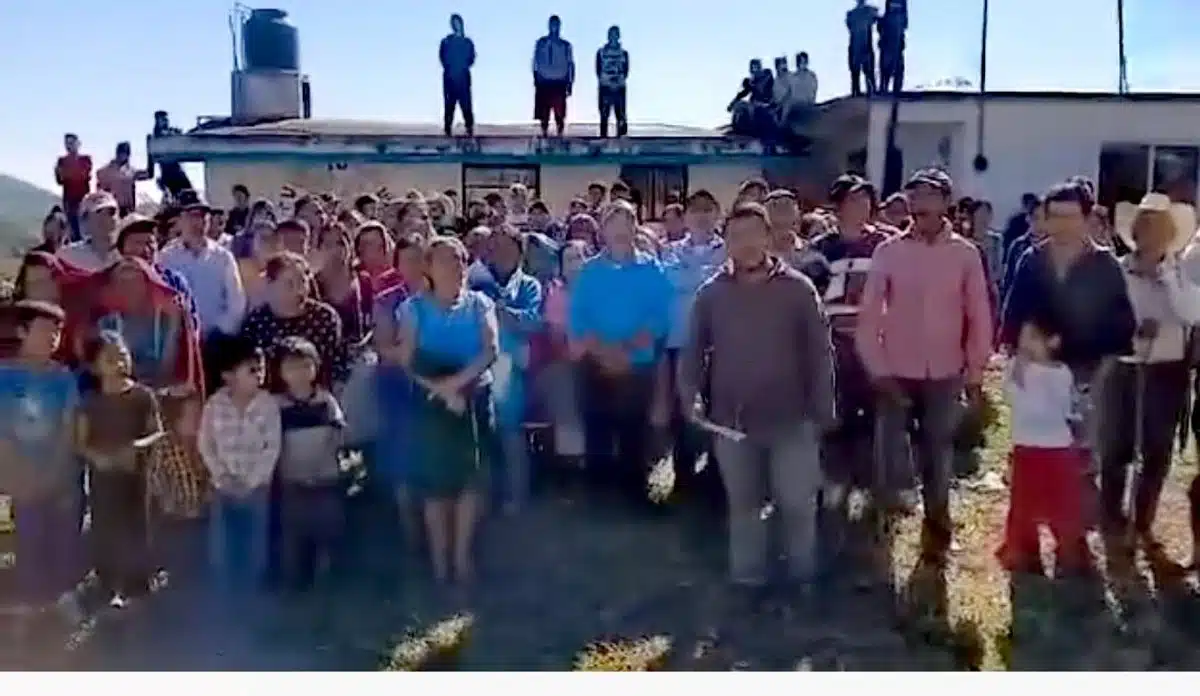 Damnificados en Tianguistengo, Hidalgo, piden apoyo aéreo ante el aislamiento por deslaves