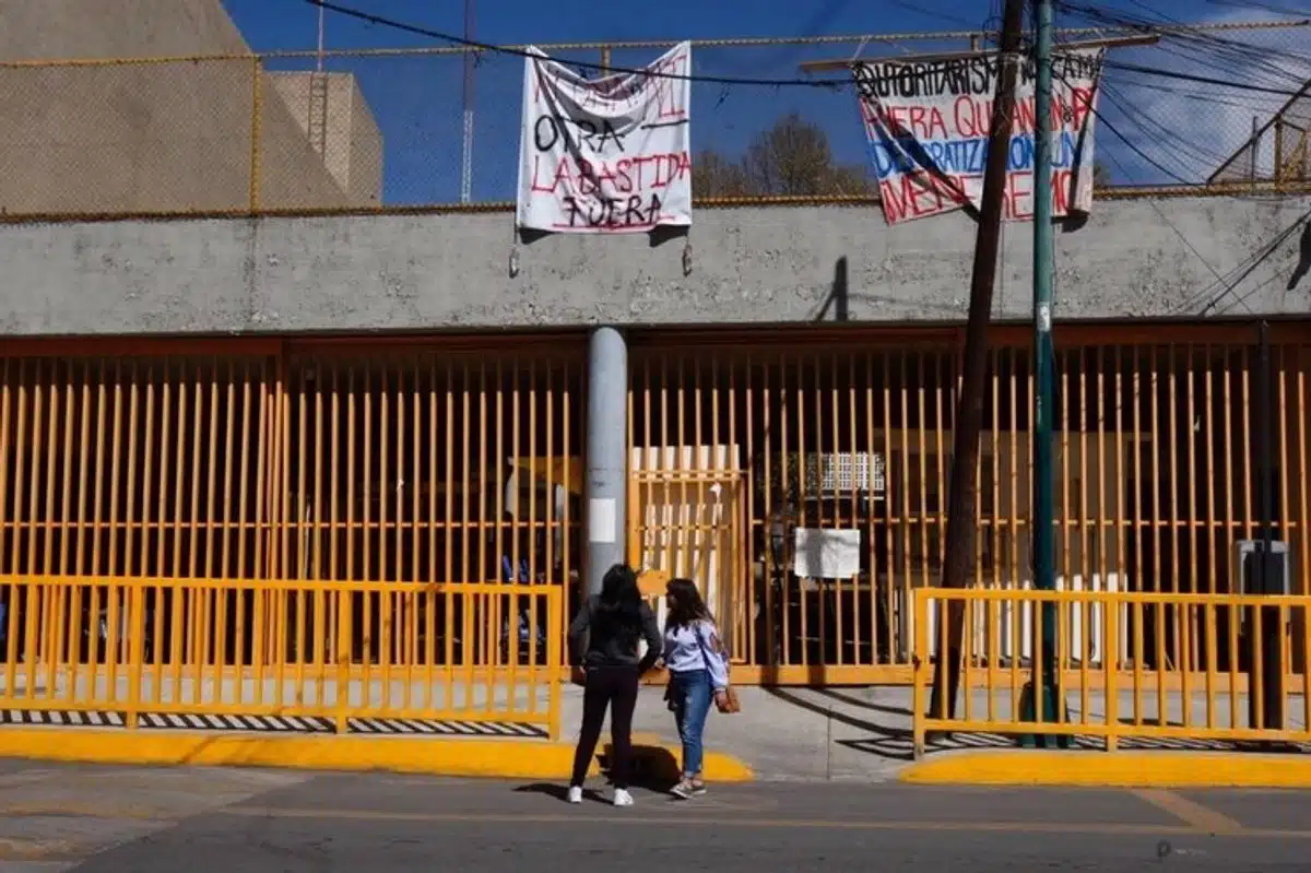 Desalojan Prepa 7 de la UNAM por amenaza de artefacto explosivo