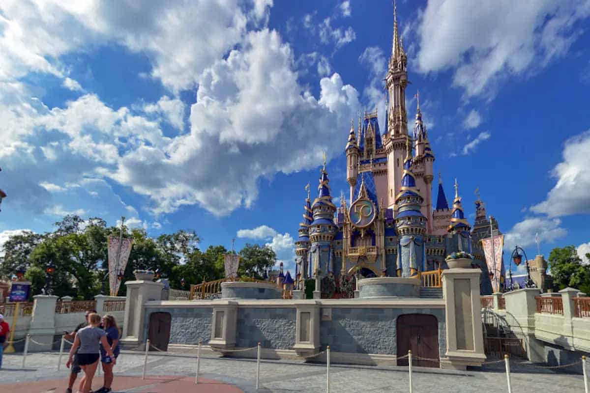 Dos suicidios y una muerte natural conmocionan Disney World en octubre