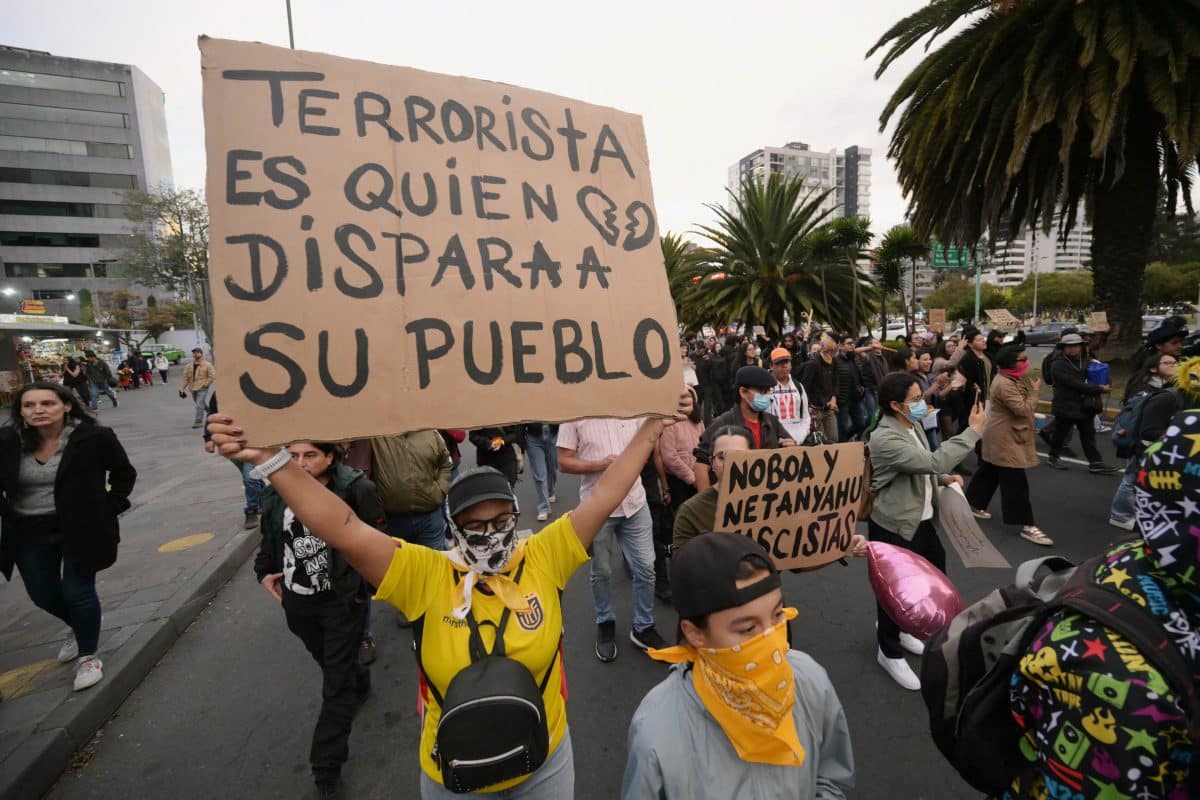 Ecuador expulsa a periodista español tras cubrir protestas indígenas Ecuador expulsa a periodista español tras cubrir protestas indígenas