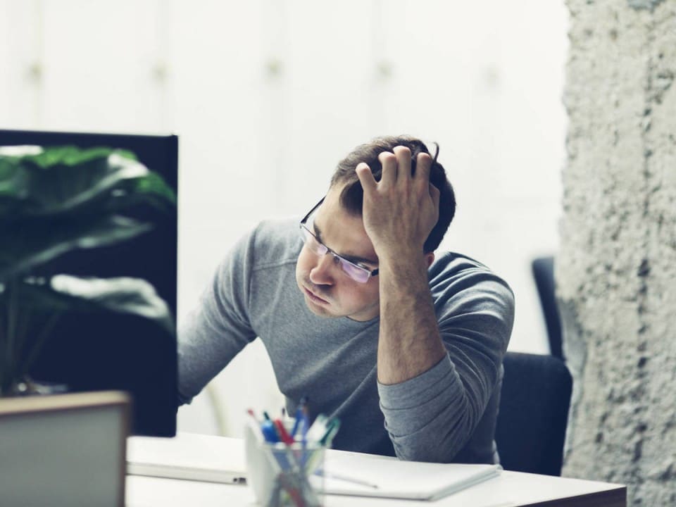 El uso intensivo de redes sociales en adultos duplica el riesgo de soledad