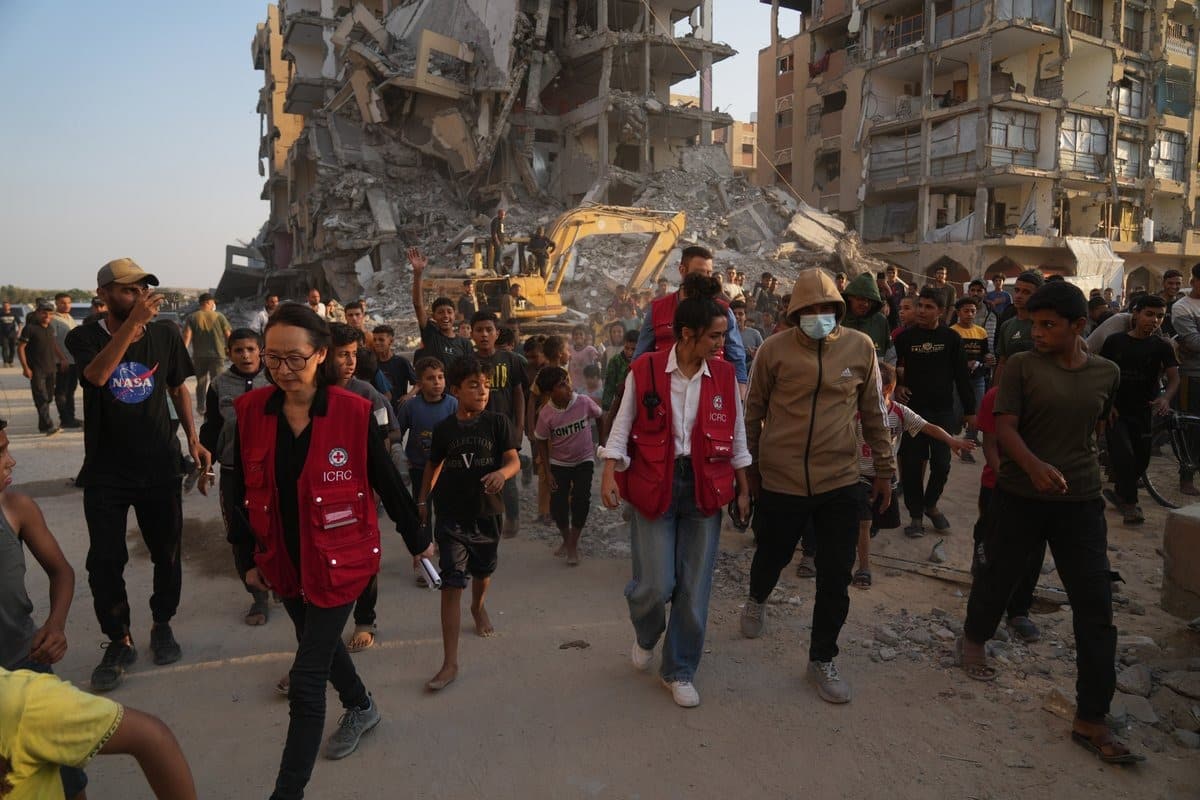 Emiratos envía más de 7 mil toneladas de ayuda humanitaria a Gaza